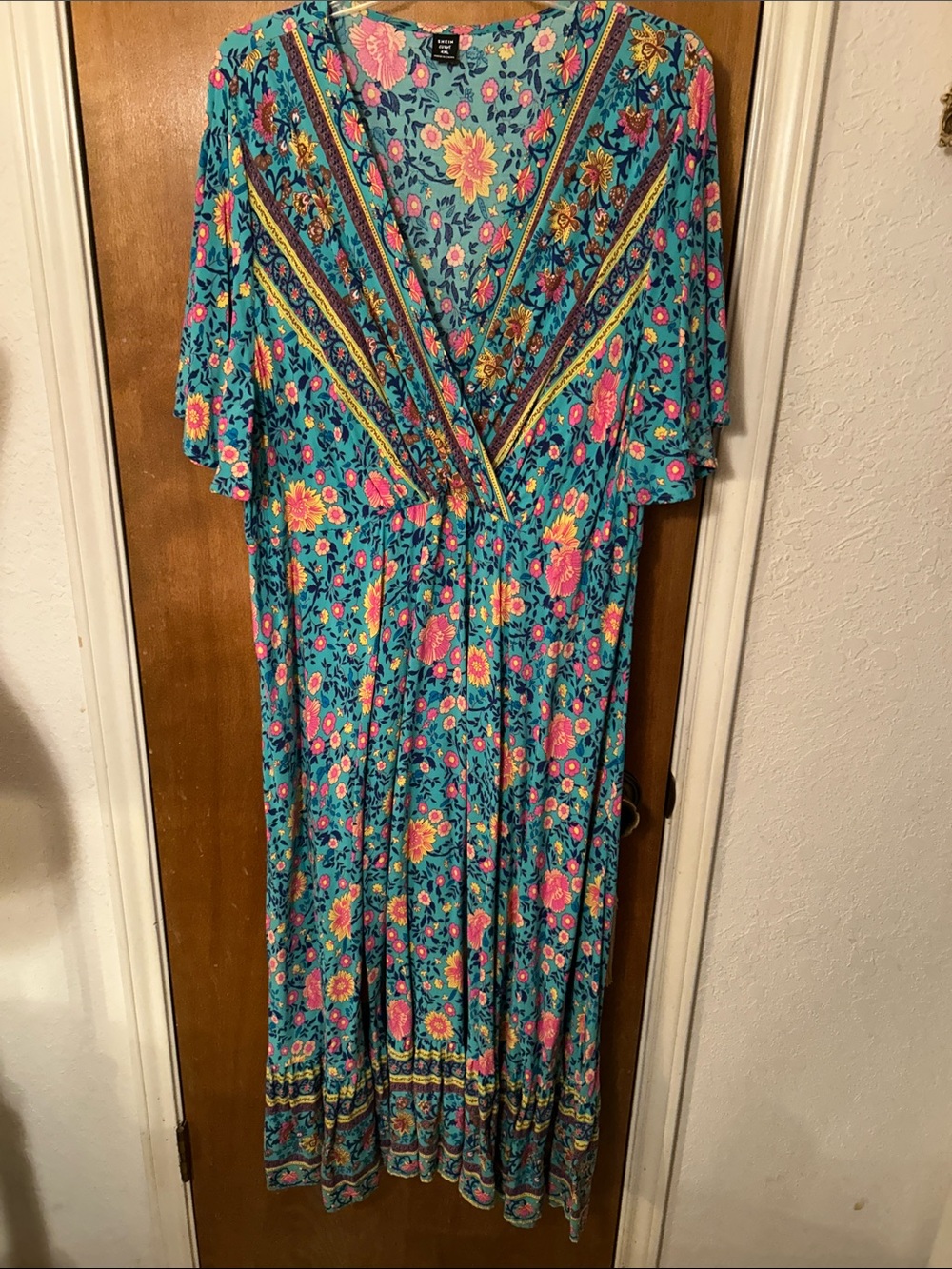 Floral Teal V-Neck Maxi Dress with Pink Accents. 4X. Like new